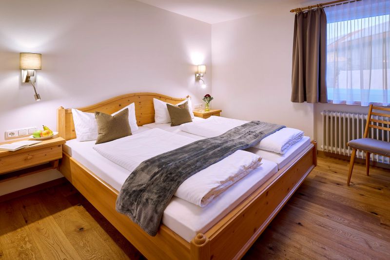 Ferienwohnung Doppelbett Gänseblümchen Stachl Waging am See Oberbayern